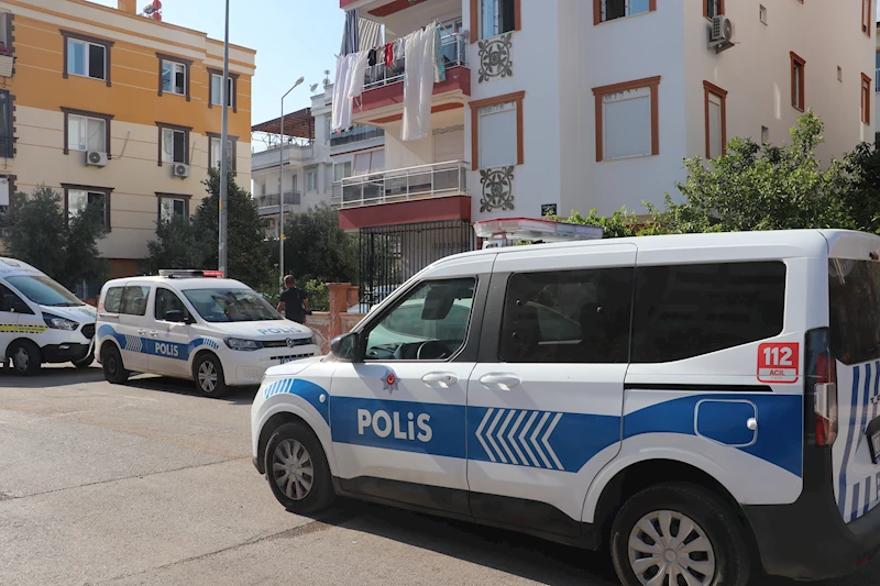 Cezaevinden çıktı, bıçakla eski sevgilisinin evini bastı: 2 yaralı