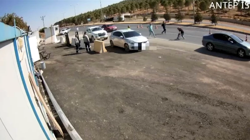 Kahramanmaraş -Otomobiliyle polise çarpıp kaçan avukatın attığı paketten uyuşturucu çıktı /Video eklendi 