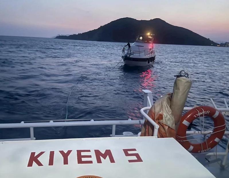 Fethiye açıklarında sürüklenen tekne kurtarıldı