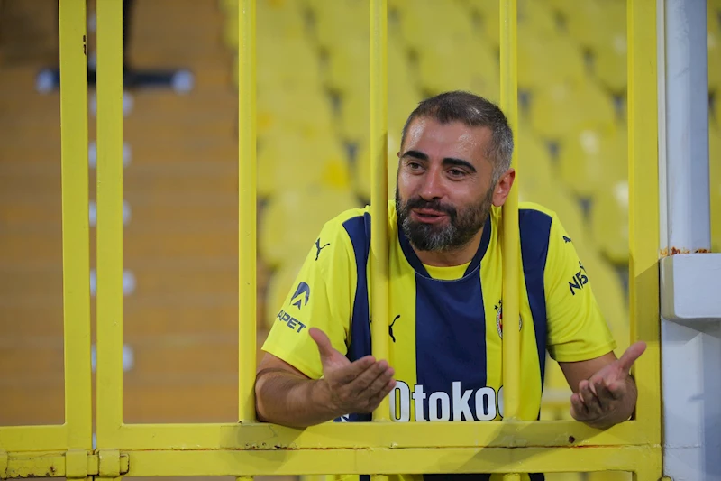 Fenerbahçe taraftarı Benfica maçı için tribünlerdeki yerini aldı 
