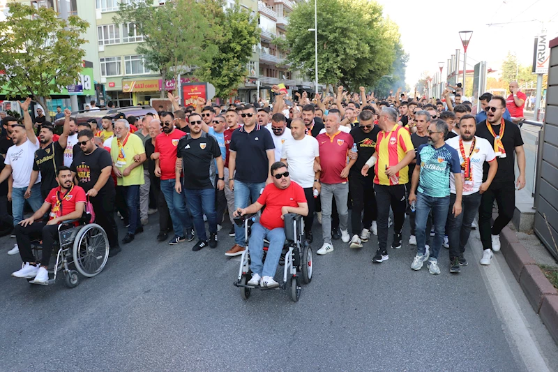 Kayserispor taraftarından Galatasaray maçı öncesi kortej / Video eklendi