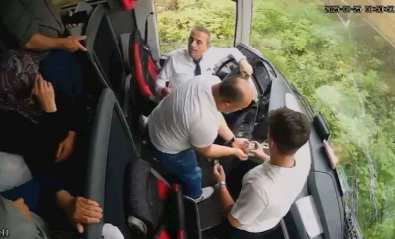 Yolcu otobüsünün çarptığı, 2 kişinin öldüğü kazanın yeni görüntüleri ortaya çıktı