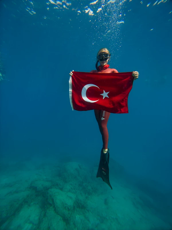 Milli Sporcu Şahika Ercümen’den Zafer Anı Dalışı 
