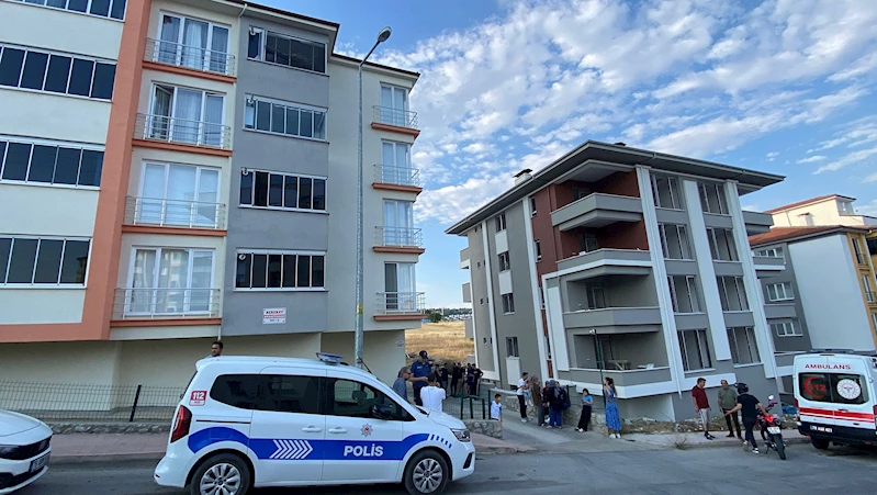 Boşanma aşamasındaki çift, yangın çıkan evde ölü bulundu