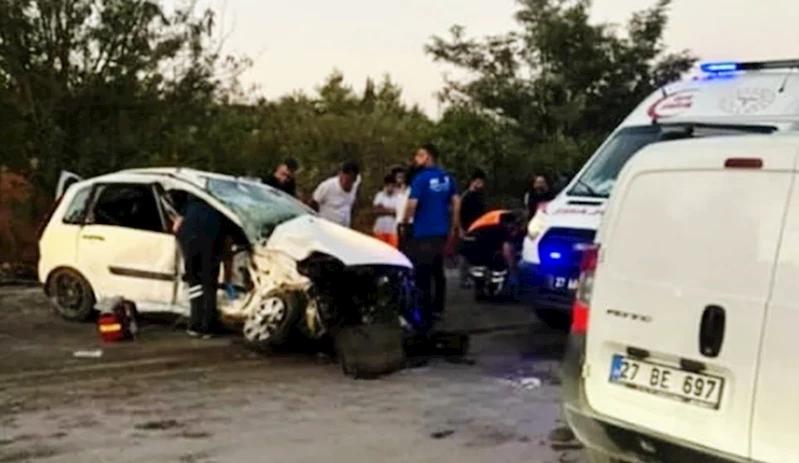 Otomobiller çarpıştı: 1 ölü, 3 yaralı