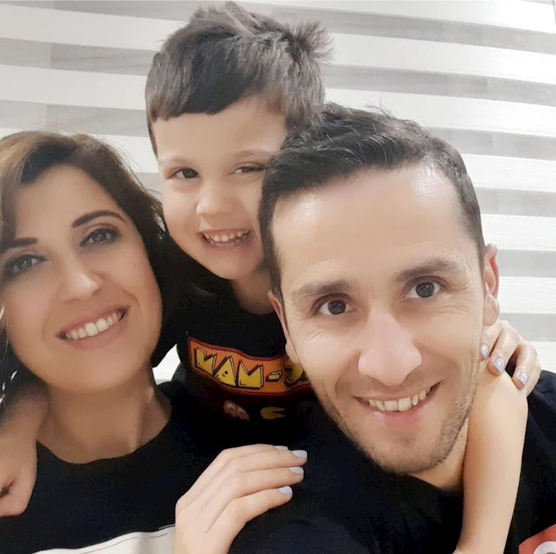 Eşini ve oğlunu boğup, bıçakla intihara kalkıştı