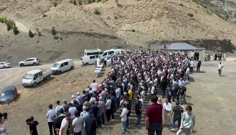 Kazada ölen aynı aileden 4 kişi toprağa verildi/Ek fotoğraflar