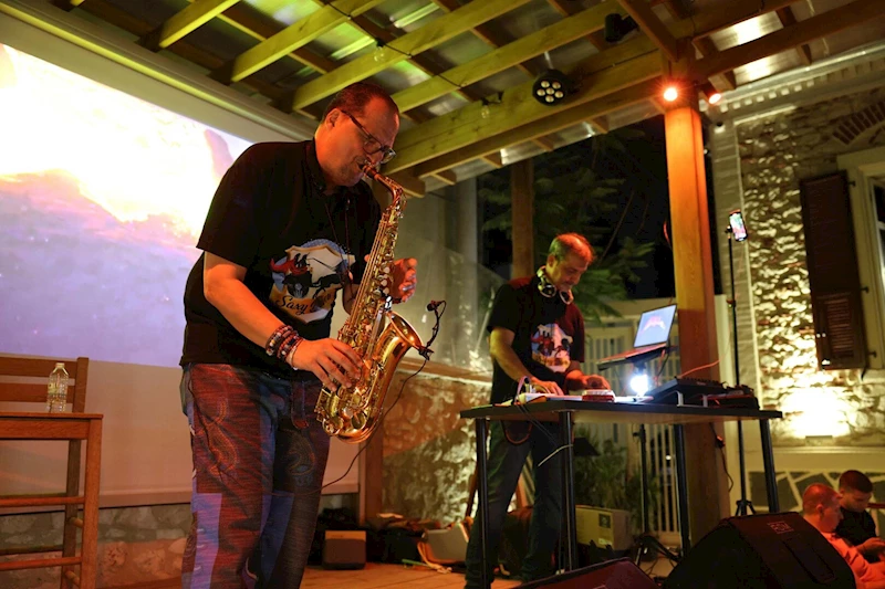 Doktorların kurduğu müzik grubu, doğa ve can dostları için sahne alıyor