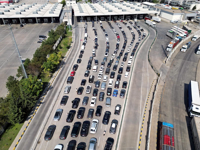 Gurbetçi yoğunluğunun yaşandığı Edirne’deki sınır kapılarından, 4 milyondan fazla kişi geçiş yaptı