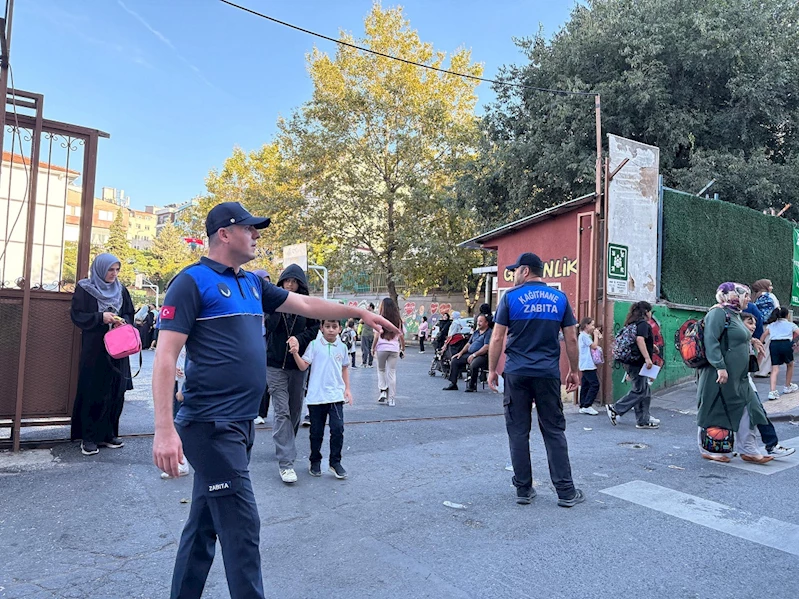 Kağıthane’de çocukların güvenliği için okul önlerinde denetim gerçekleştiriliyor
