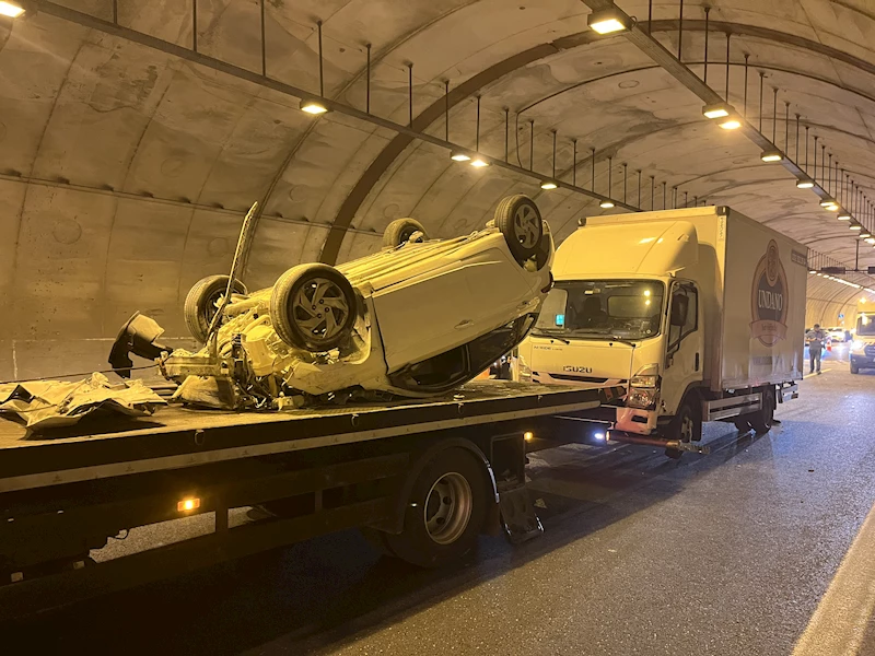 Tünelde kamyonetle çarpışan otomobil takla attı; sürücü yaralandı