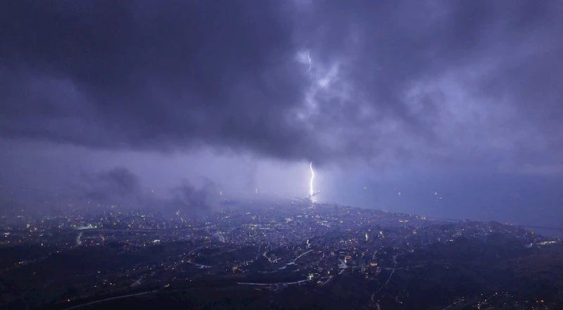 Samsun’da etkili olan sağanak, sele neden oldu
