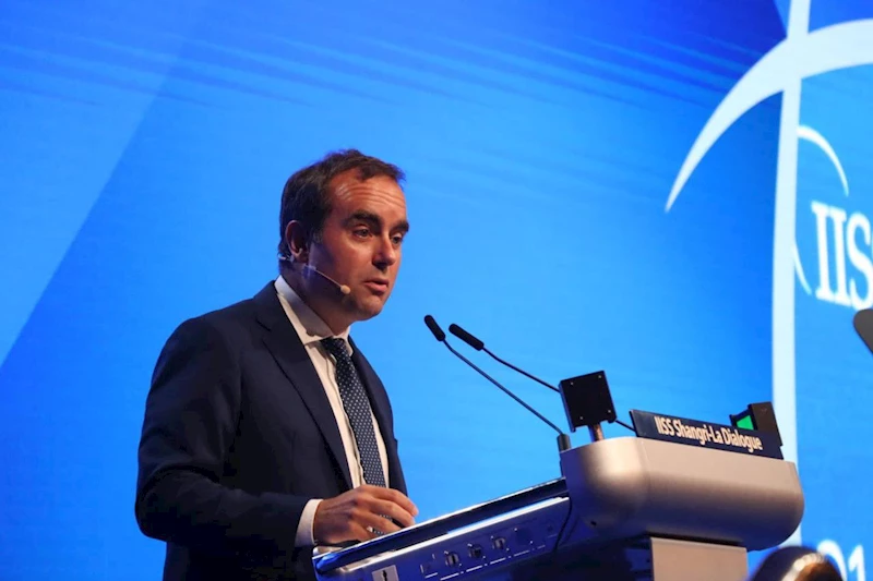 Macron, Savunma Bakanı Lecornu