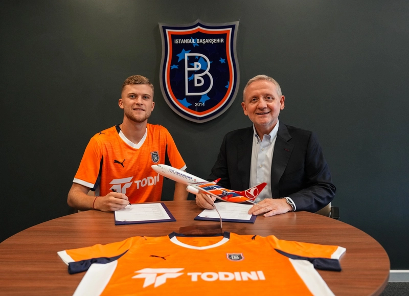 Başakşehir FK, Jakub Kaluzinski’yi kadrosuna kattığını duyurdu