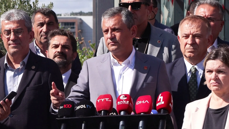 İstanbul- Özgür Özel, MYK toplantısı öncesi açıklamalarda bulundu