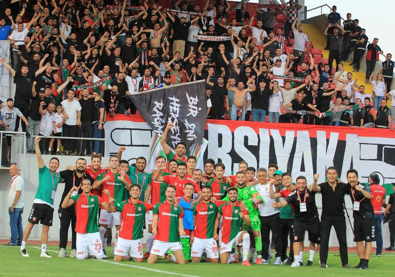 Karşıyaka zirveye kuruldu