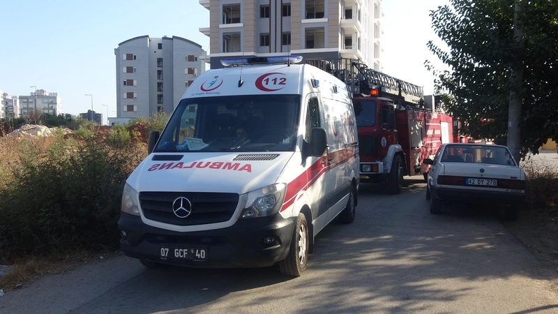 Bacadan sıçrayan alevler evi küle çevirdi