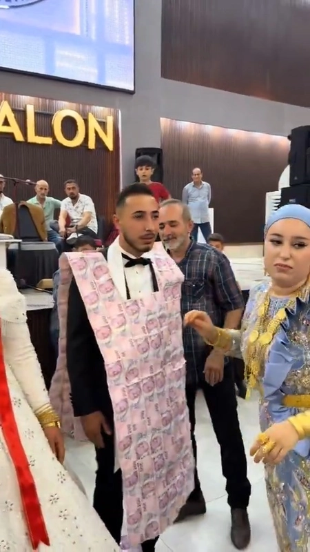 Kızıltepe’de düğünde damada 200 TL’lik banknotlarla hazırlanmış yelek giydirildi