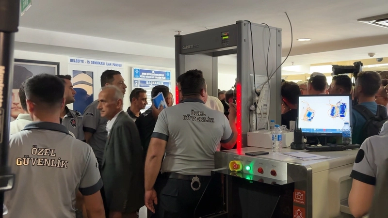 Aydın Büyükşehir Belediyesi meclis toplantısında 30 maddeye CHP grubu red oyu verdi 