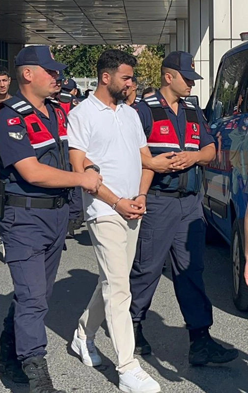Tabanca ile öldürüldü; 1 oğlu tutuklandı, diğer şüpheliler serbest (2)