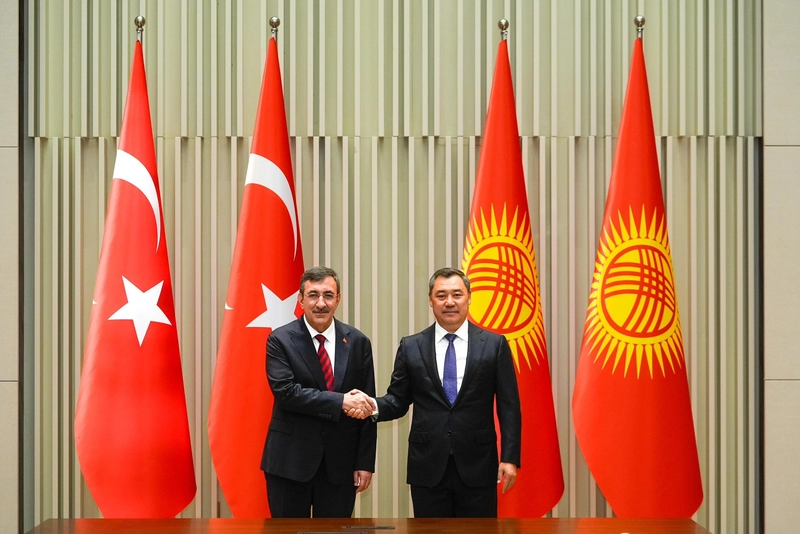 Cumhurbaşkanı Yardımcısı Yılmaz, Kırgızistan Cumhurbaşkanı Caparov ile görüştü / Video eklendi