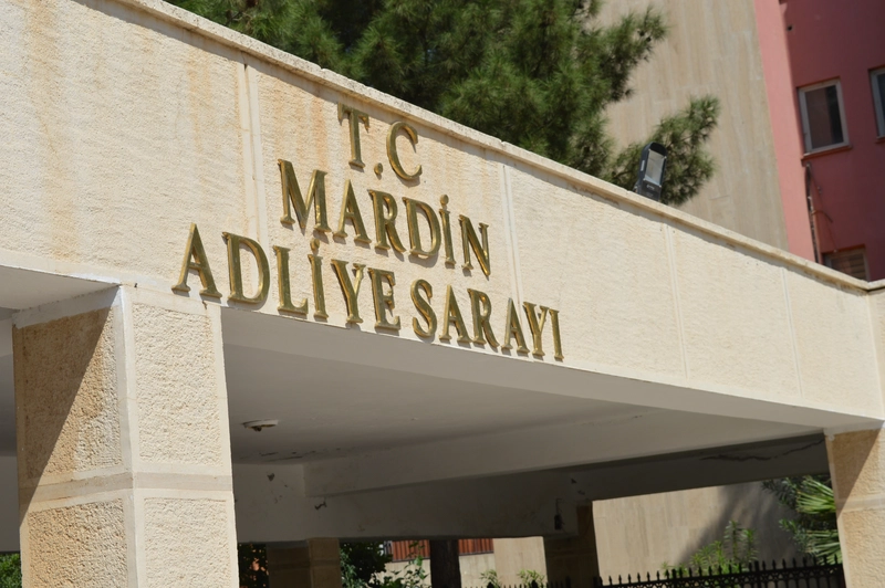 Kendisine bombalı tuzak kuran oğlu ve 3 arkadaşından şikayetçi olmadı