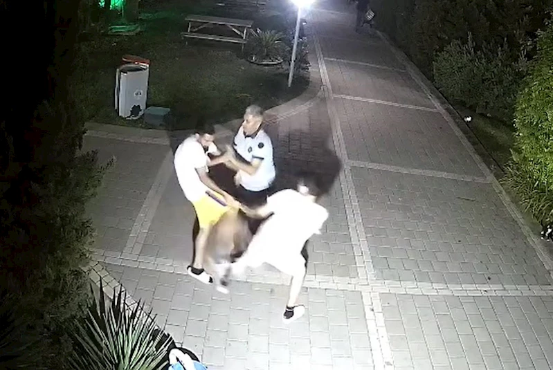 Oğluyla kavga eden çocuğu darbetti; o anlar kamerada