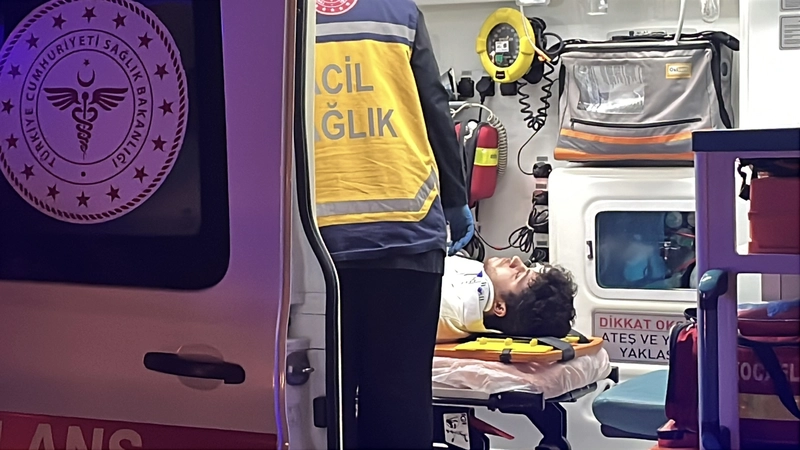 Minibüs ile çarpışan hafif ticari araç takla attı; 1 ölü, 5 yaralı 