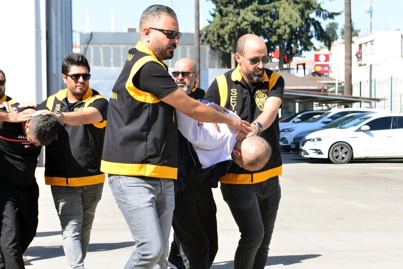 Sokakta gördüğü husumetlisini vurdu; 