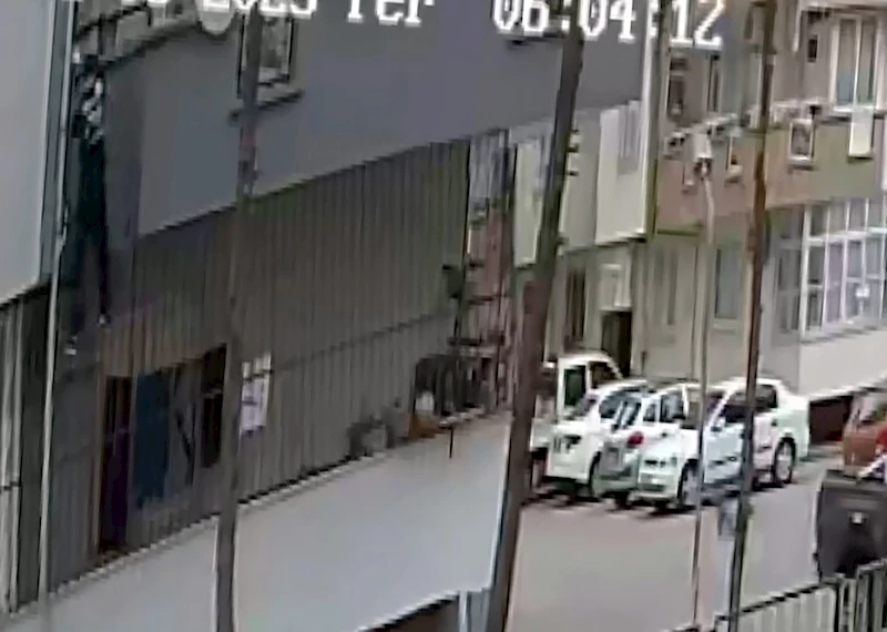Adana- Motokurye, yağmur suyu tahliye borusundan tırmandığı daireden cep telefonu ve cüzdan çaldı /Video eklendi 