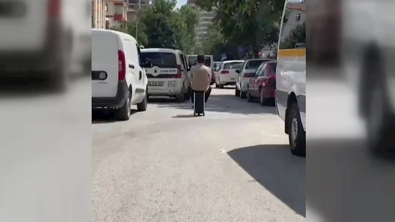 Elektrikli skuter valizle trafikte seyreden kişinin yeni görüntüleri ortaya çıktı