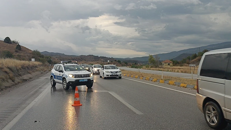 Kastamonu’da hafif ticari araç refüje çarptı; 1 ölü, 4 yaralı