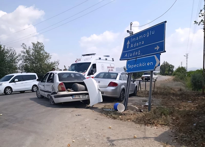 Kavşakta otomobillerin çarpıştığı kaza kamerada; biri bebek 4 yaralı