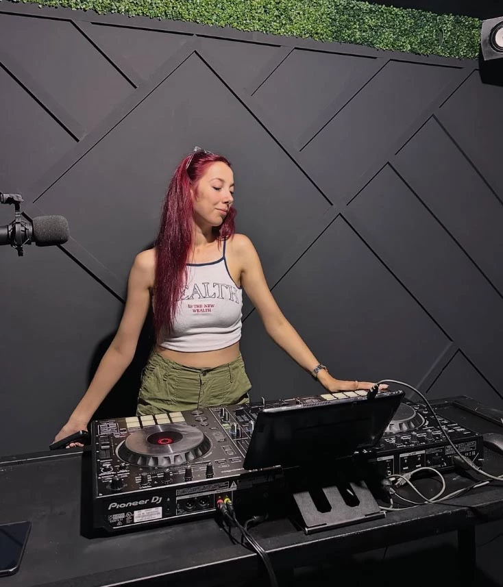 2 gün önce nişanlanan DJ Elif, kalp krizinden öldü